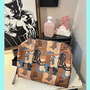 NWT Two Fly Co. THAT TRAVELER BAG Cowboy Boot Pattern Women's Travel Bag Large